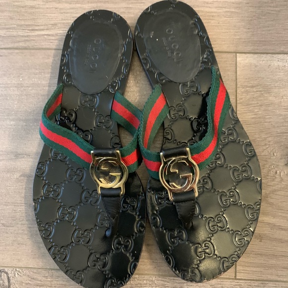 gucci logo flip flops